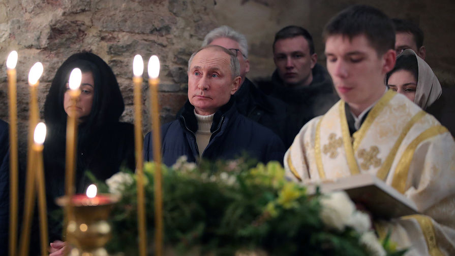 Президент России Владимир Путин во время Рождественского богослужения в&nbsp;церкви Николы на&nbsp;Липне, 6 января 2021 года