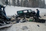 Последствия столкновения микроавтобуса с грузовым автомобилем в Ленинградской области, 6 февраля 2018 года