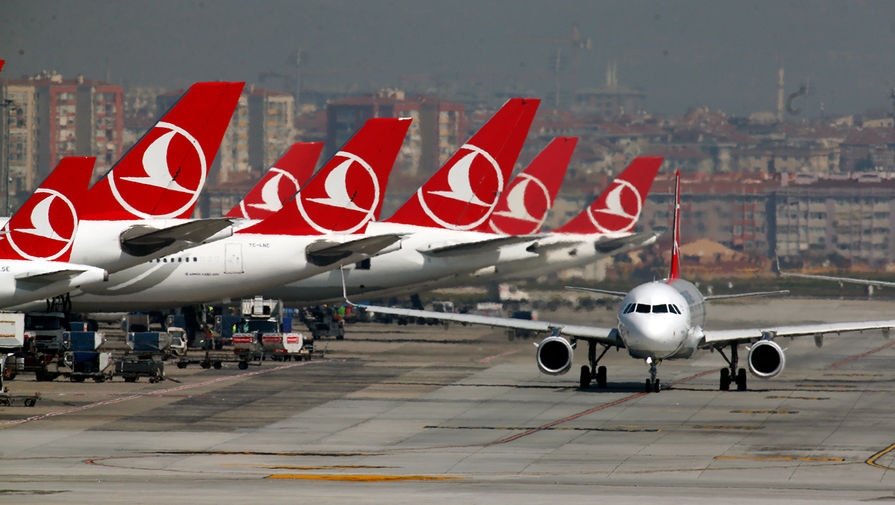 Стало известно, как изменилась стоимость перелета из России в Турцию и обратно
