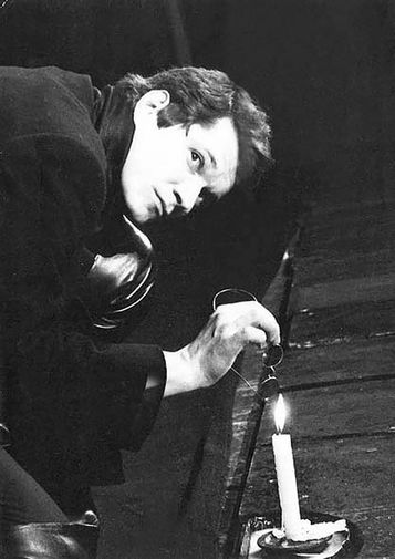 Андрей Ильин в&nbsp;спектакле «Гамлет» Рижского театра русской драмы, 1980-е
