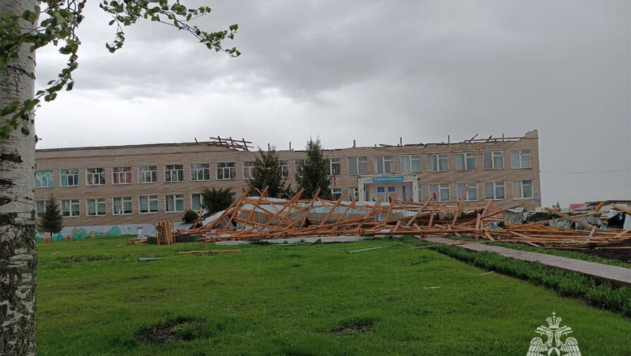 В Башкортостане ветер частично сорвал кровлю со здания школы