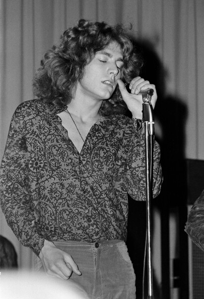 Роберт Плант во время выступления в&nbsp;копенгагенском клубе Gladsaxe Teen в&nbsp;1969 году
