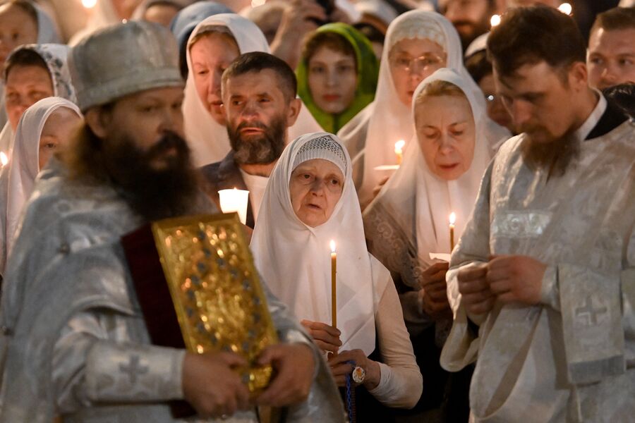 Верующие во время крестного хода у&nbsp;храма Святителя Алексия в&nbsp;Рогожской слободе в&nbsp;Москве, 20&nbsp;апреля 2025&nbsp;года
