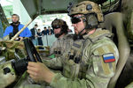 Военнослужащие во время презентации военных багги на Аргунском заводе «Чеченавто»