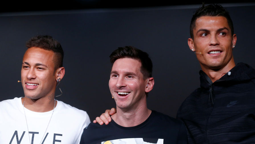 Лионель Месси (в центре), Криштиану Роналду (справа) и Неймар — три самых богатых с отрывом футболиста мира