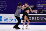 Виктория Синицина и Никита Кацалапов выступают с ритм-танцем на этапе Гран-при в Сочи