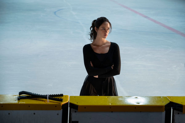 Кадр из сериала «Цепляясь за лед» (2020)