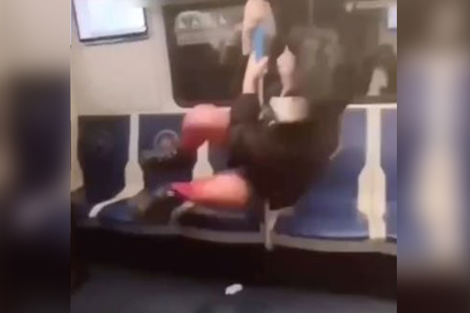 реакция женщин на член в метро фото 33