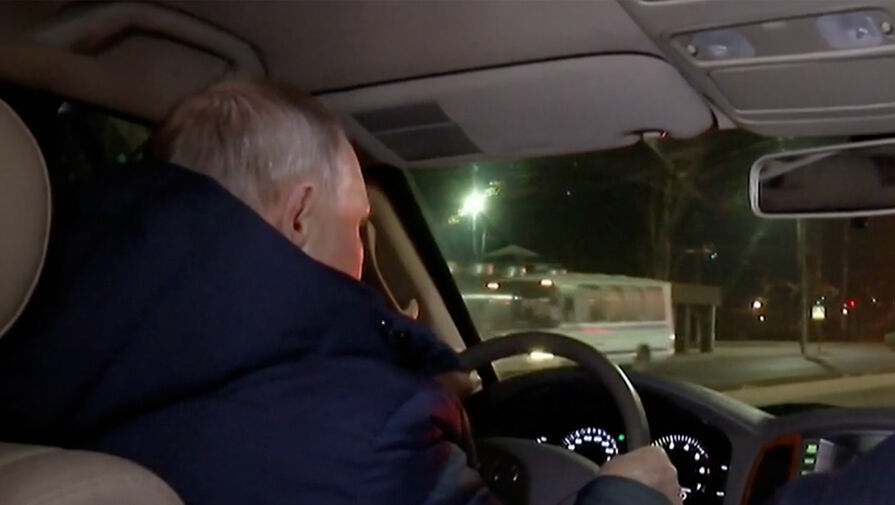 Путин рассказал, почему ехал за рулем авто в Мариуполе непристегнутым
