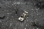 Разбитая машина во дворе квартала Юбилейный в Авдеевке, февраль 2024 года