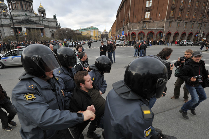 В Санкт-Петербурге протестный лагерь разбит на Исаакиевской площади