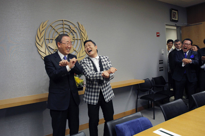 Генсек ООН Пан Ги Мун встретился с корейской поп-звездой PSY