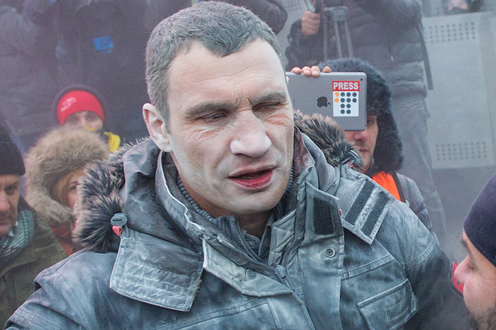 Виталий Кличко, после того, как его обдали пеной из&nbsp;огнетушителя