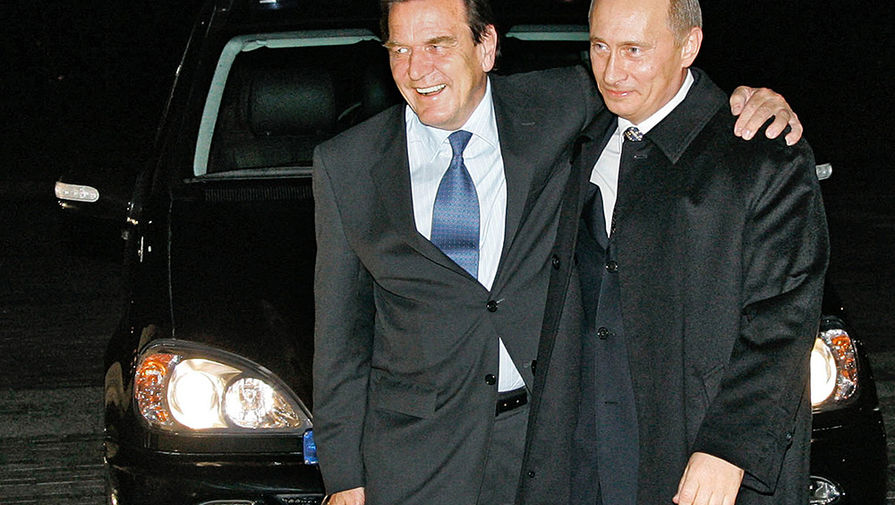 Бывший Федеральный канцлер ФРГ Герхард Шредер и Президент России Владимир Путин