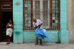 Парикмахер на одной из улиц Гаваны