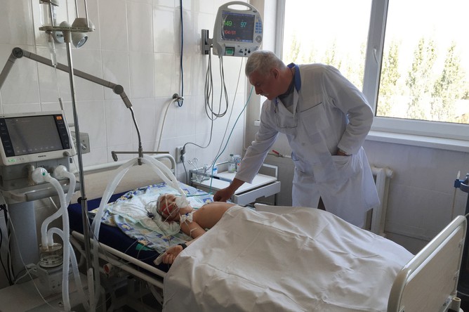 Семилетний мальчик, пострадавший при обстреле севера Горловки Донецкой области, в реанимации городской больницы