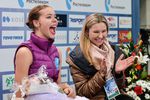 Тренер Анна Царева (справа) и Анна Погорилая (Россия) после выступления в произвольной программе одиночного катания