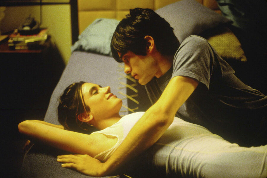 <b>&laquo;Реквием по&nbsp;мечте&raquo; (2000)</b>
<br><br>
Пожалуй, до&nbsp;сих пор самая известная роль в&nbsp;карьере Коннелли. Которая далась актрисе нелегко: перед&nbsp;съемками ее заставили месяцами не общаться с&nbsp;родными и близкими, чтобы реалистичнее воссоздать одиночество и отчужденность героини.