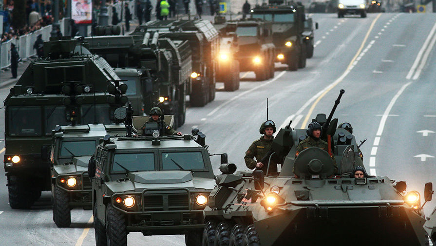 Во время проезда военной техники по&nbsp;Тверской улице перед&nbsp;репетицией парада на&nbsp;Красной площади