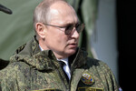 Владимир Путин во время встречи на полигоне Донгуз перед началом стратегических командно-штабных учений «Центр-2019»
