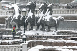 Манежная площадь во время снегопада в Москве, 6 апреля 2025 года