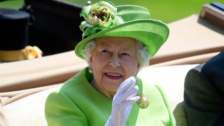 Королева Великобритании Елизавета II на Королевских скачках в Аскоте