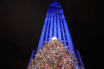 Церемония зажжения рождественской елки на Манхэттене в Нью-Йорке, 28 ноября 2018 года