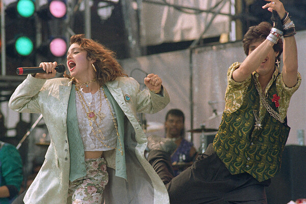 Певица Мадонна выступает на&nbsp;стадионе имени Джона Фицджеральда Кеннеди в&nbsp;Филадельфии, 13&nbsp;июля 1985&nbsp;года 