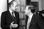Президент Франции Жискар д’Эстен и канцлер ФРГ Гельмут Шмидт во время встречи в Бонне, 1975 год