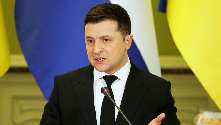 Зеленский назвал ошибочным переезд посольств на запад Украины