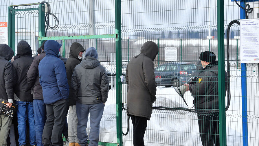 Несколько тысяч мигрантов задержали в Петербурге в новогоднюю ночь