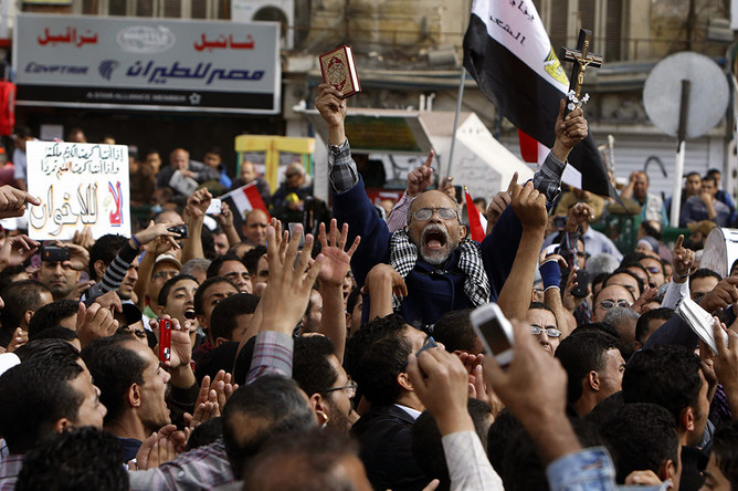 Полиция разогнала противников президента Мурси, собиравшихся заночевать на Тахрире