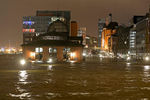 Площадь в Гамбурге, затопленная в результате шторма
