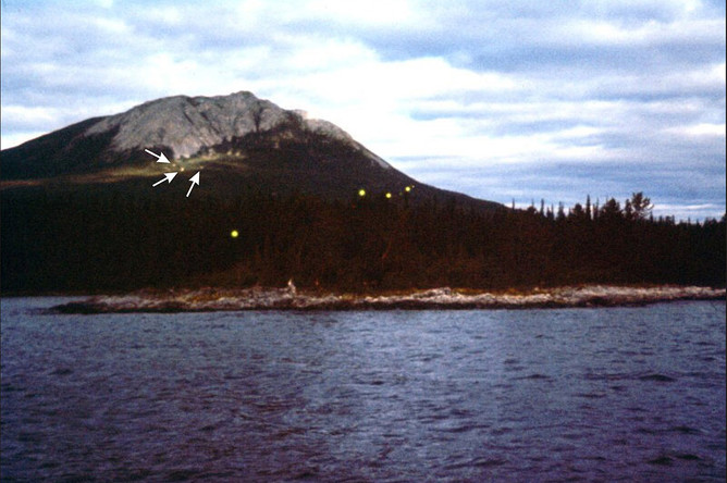 Огни, сфотографированные на Аляске около 1 июля в 1972 или 1973 году(точная дата неизвестна)