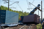 На месте столкновения пассажирского и грузового поездов на железнодорожном перегоне между Наро-Фоминском и Бекасово в районе Московской области