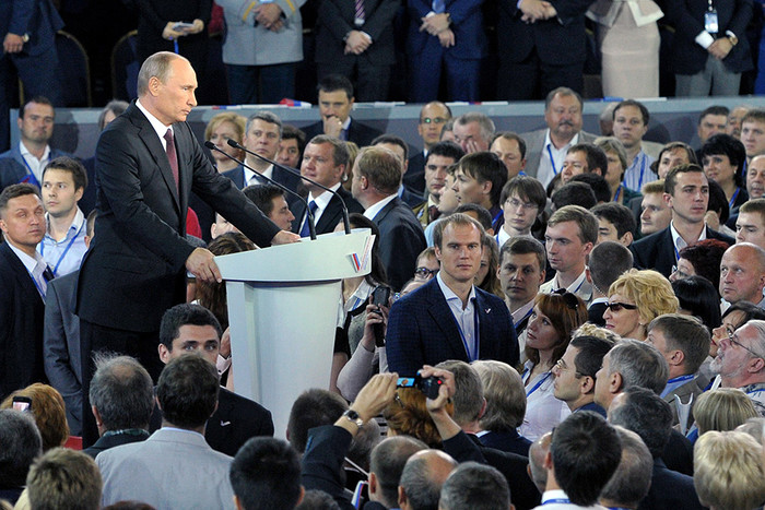 Президент России Владимир Путин во время работы учредительного съезда Общероссийского народного фронта