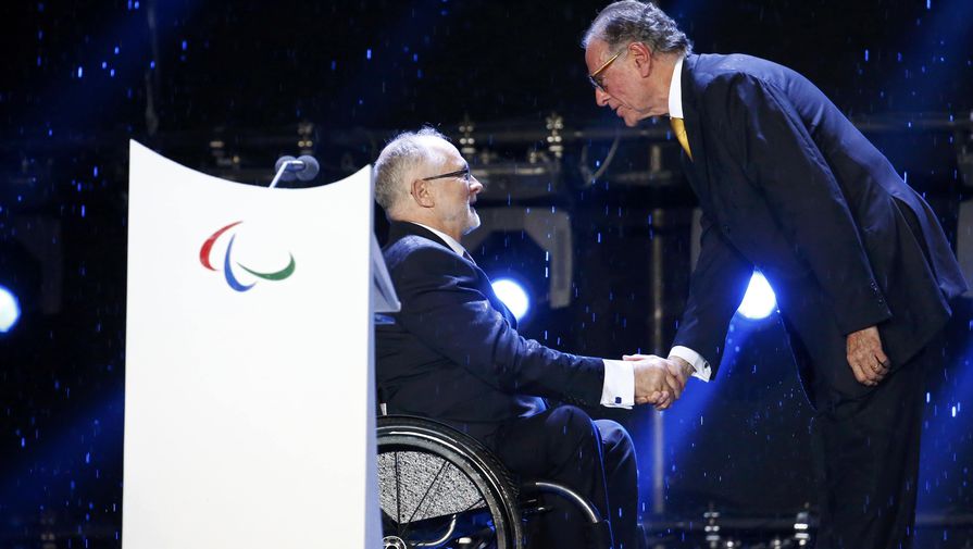 Филип Крэйвен (слева) и президент «Рио-2016» Карлос Артур Нузман. 