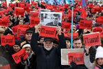 Участники марша памяти, посвященного годовщине гибели политика и общественного деятеля Бориса Немцова в Санкт-Петербурге