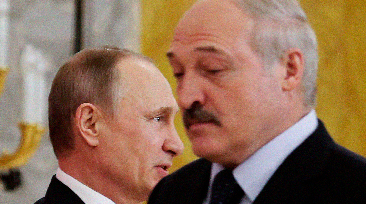 Лукашенко оправдался за отсутствие на параде Победы в Москве