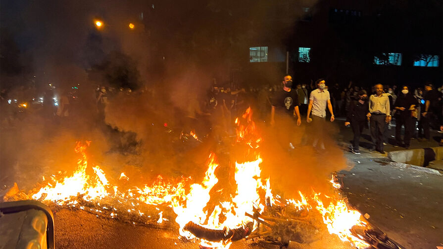Власти Ирана заявили, что мирными акциями протеста воспользовались террористы