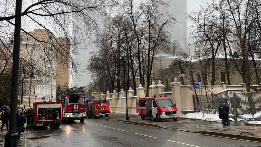 Экстренные службы назвали причину пожара в резиденции посла Алжира в Москве