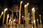 Верующая на рождественской литургии в Свято-Троицком кафедральном соборе, Екатеринбург, 7 января 2024 года