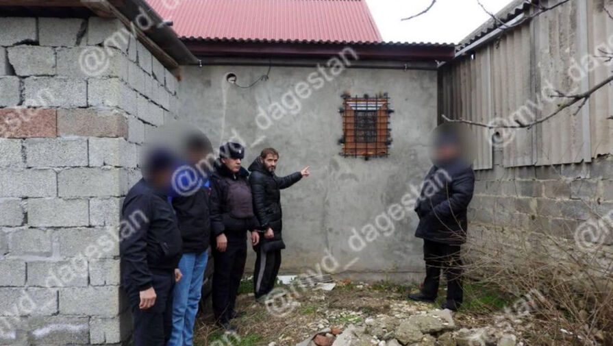 В Дагестане двое мужчин избили пожилых супругов и украли у них более двух млн рублей