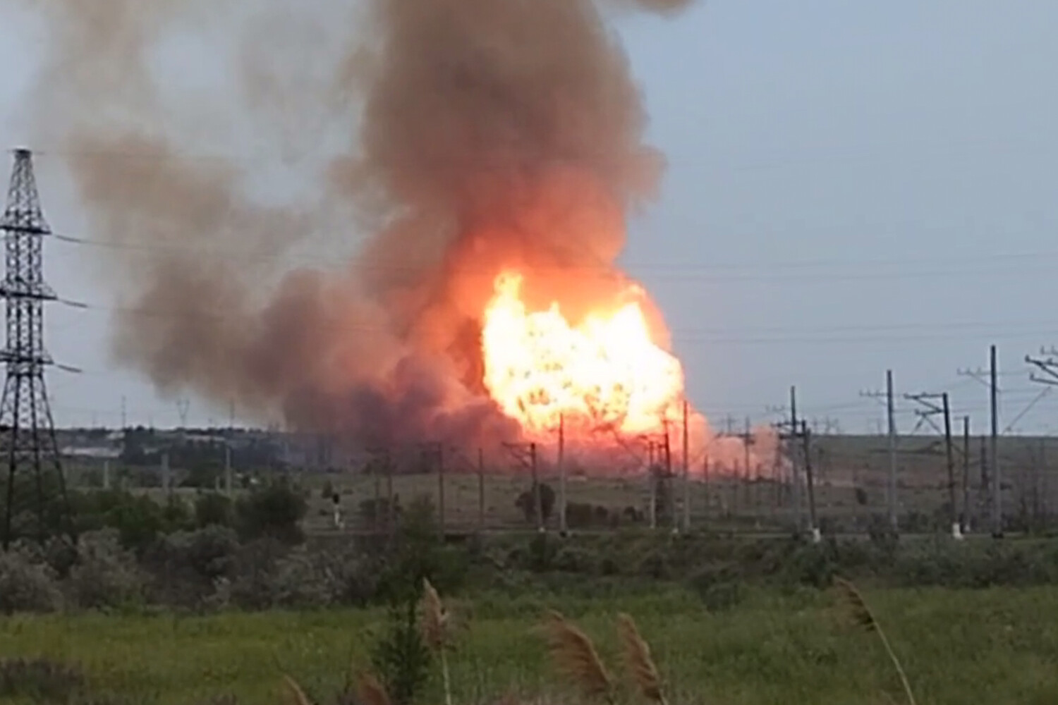 Село в Саратовской области обесточено из-за загоревшегося газопровода -  Газета.Ru | Новости