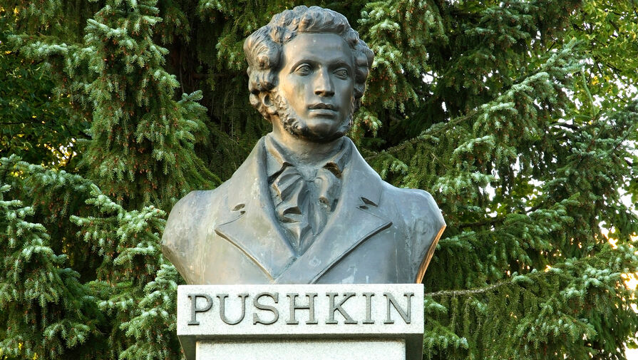 В Финляндии памятник Пушкину спрячут от вандалов