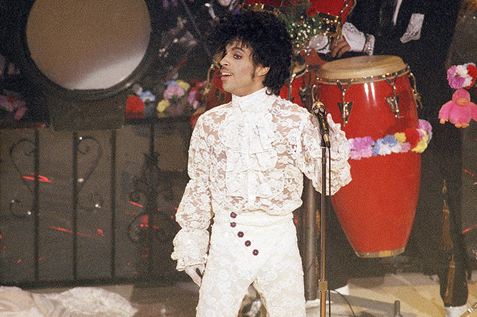 Принс на церемонии вручении наград Grammy’s, 1985 год