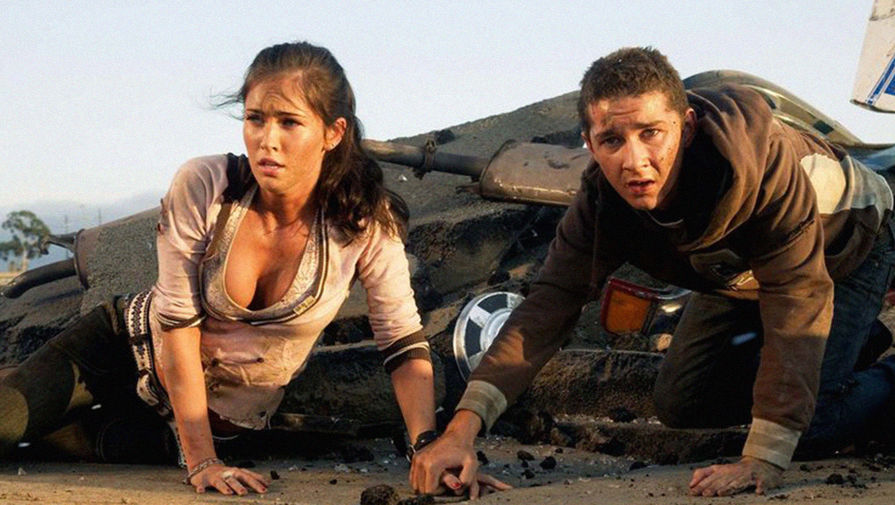Меган Фокс и Шайа ЛаБаф в фильме «Трансформеры» (2007)