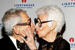 Айрис Апфель и ее муж Карл Апфель на гала-конце Lighthouse International Light Years в Нью-Йорке, 2008 год
