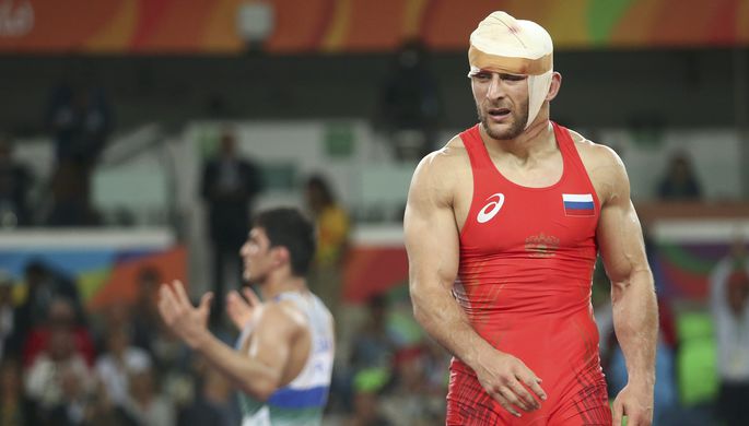Борец вольного стиля Аниуар Гедуев в финальной схватке Олимпийских игр сражался с иранцем Хассаном...