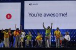 Волонтеры Паралимпиады получают благодарность за свой труд на церемонии закрытия Игр-2016 в Рио-де-Жанейро